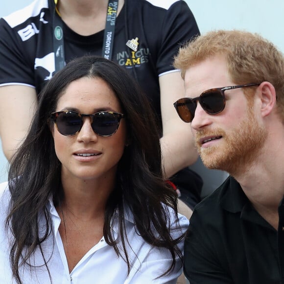 Uma fonte revelou que Príncipe Harry está planejando um ensaio fotógrafico para anunciar o noivado