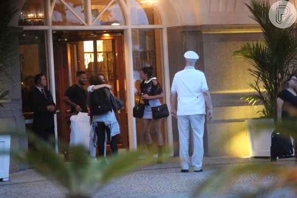 Bruna Marquezine deixa ensaio no Copacabana Palace, no Rio de Janeiro