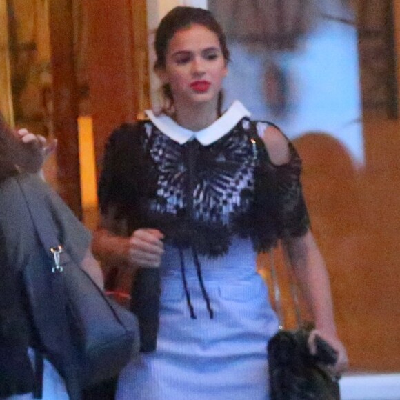 Bruna Marquezine escolheu o vestido da marca britânica Self Portrait