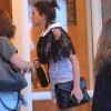 Bruna Marquezine estava usando uma bolsa Yves Saint Laurent com a qual a amiga Sasha já foi vista