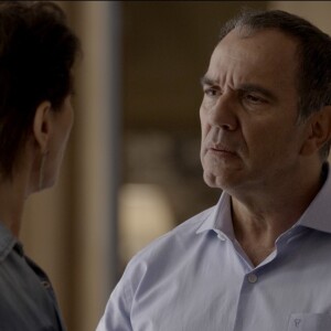 Eurico (Humberto Martins) convence Silvana (Lilia Cabral) a se internar em uma clínica de reabilitação, na novela 'A Força do Querer'