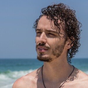 Cláudio (Gabriel Stauffer) volta ao Rio de Janeiro nos últimos capítulos da a novela 'A Força do Querer'