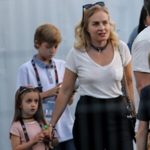 Angélica dançou com a filha, Eva, e foi filmada por Luciano Huck