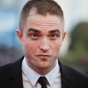 Robert Pattinson disse que estava noivo de TKA Twigs em julho