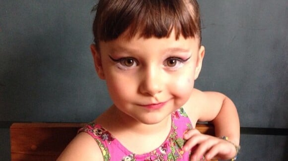 Nina, filha da atriz Débora Falabella com Chuck Hipolitho, completa 5 anos