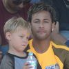 Neymar passou o dia das crianças na companhia do filho, Davi Lucca: 'Meu pequeno'