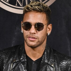 'Estão mandando mensagem para a galera. Favor, denunciar esse mongol', disparou Neymar, nesta quinta-feira, 12 de outubro de 2017