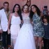 Bianca Vedovato posou para as fotos ao lado da atriz Patrícia França e família