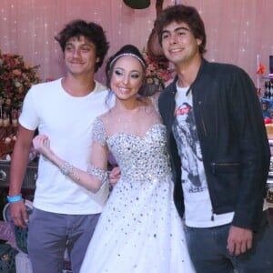 Isabella Santoni, Rafael Vitti e mais famosos prestigiam aniversário de 15 anos da atriz mirim Bianca Vedovato, na casa de festas Versatilly, localizada na Zona Oeste do Rio de Janeiro, na noite desta quinta-feira, 12 de outubro de 2017