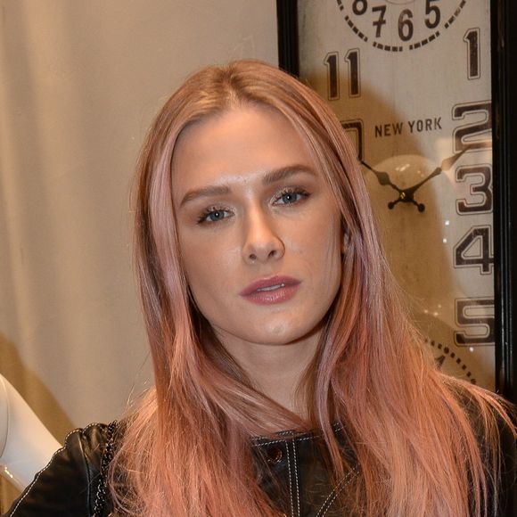 Fiorella Mattheis viveu uma prostituta em uma série do canal pago 'TNT'