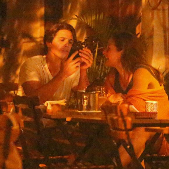 Romulo Neto é flagrado em clima de romance com morena