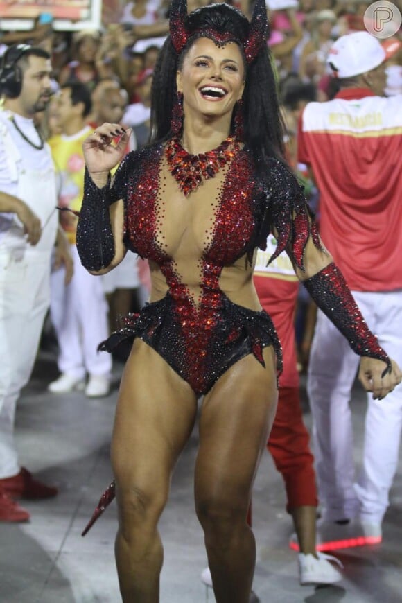 Viviane Araújo marcou presença em uma festa de Halloween na noite de sexta, 13 de outubro de 2017