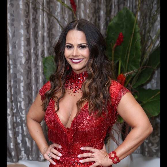 Viviane Araújo foi criticada nas redes sociais por causa da fantasia escolhida