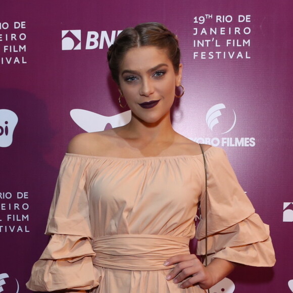 Isabella Santoni mudou os cabelos para sua próxima personagem no cinema