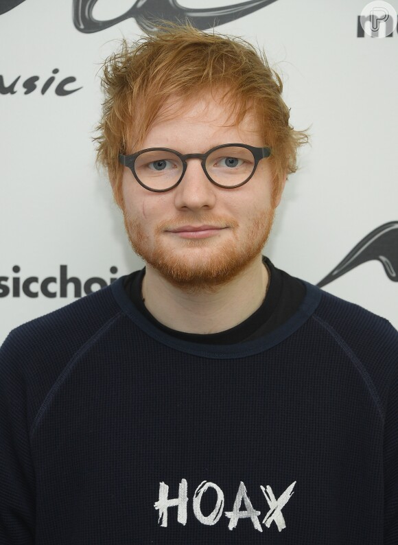 'Por favor, fique atento para mais notícias', pediu Ed Sheeran