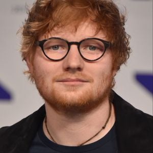 Ed Sheeran foi atropelado por um carro enquanto andava de bicicleta nesta segunda-feira, 16 de outubro de 2017
