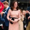 Em sua terceira gestação, Kate Middleton sofre de hiperêmese gravídica, condição que a causa muitos enjoos e tonturas
