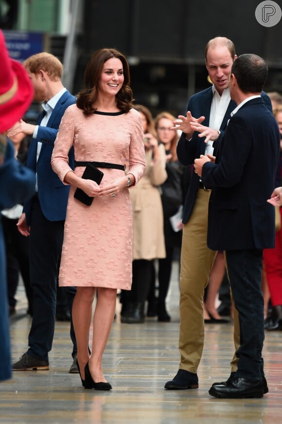 Em sua terceira gestação, Kate Middleton sofre de hiperêmese gravídica, condição que a causa muitos enjoos e tonturas