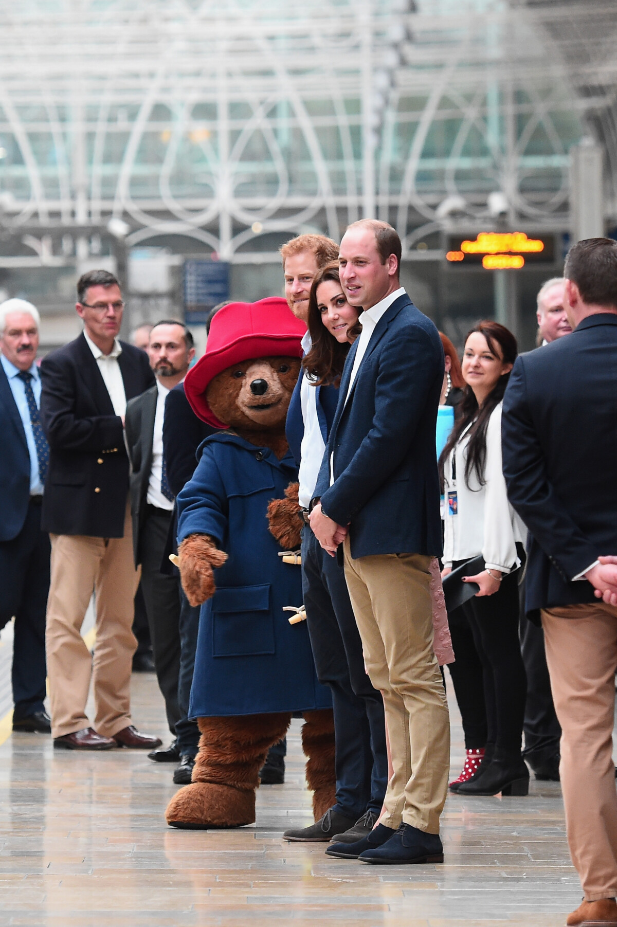 Foto: Kate Middleton, príncipe William e príncipe Harry compareceram ao