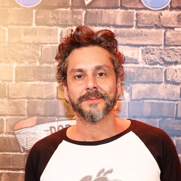 Alexandre Nero está fazendo musculação para ganhar massa magra e perder gordura