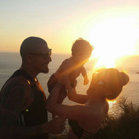 Ex-BBB Fernando Medeiros falou que redobra os cuidados com o filho quando Aline Gotschalg está viajando