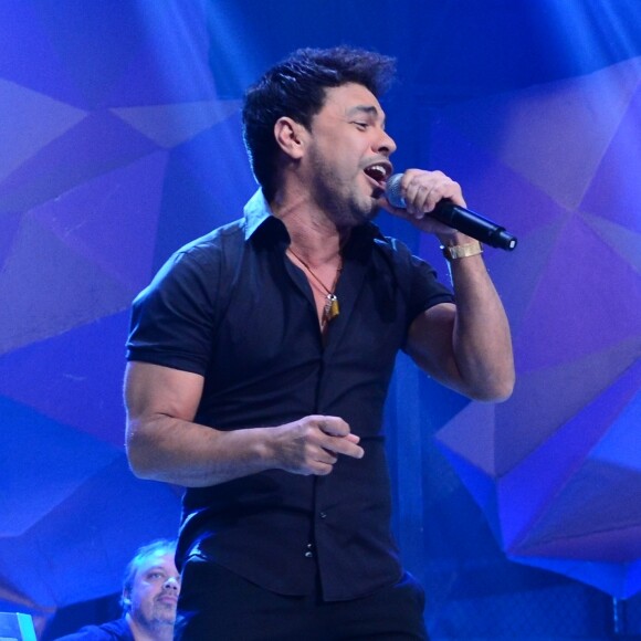 Zezé Di Camargo manteve a agenda de shows ao lado do irmão Luciano