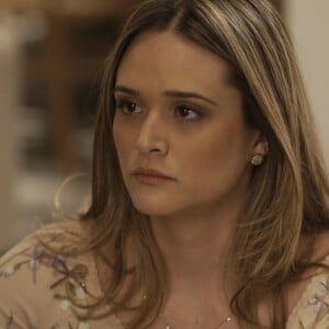 Simone (Juliana Paiva) será resgatada por Jeiza (Paolla Oliveira) na novela 'A Força do Querer'