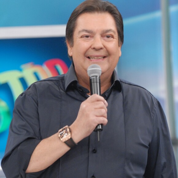 Faustão convocou o elenco do 'Dança dos Famosos' e vetou beijo nas próximas etapas do 'Dança dos Famosos'