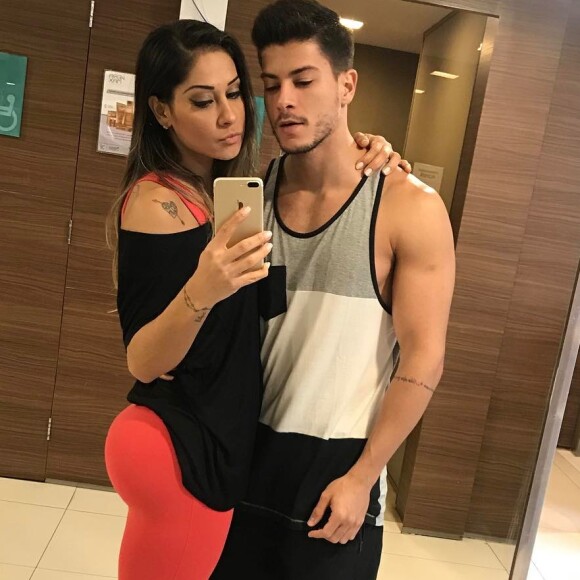 'Se viagem não tem história, não valeu a pena', brincou Mayra Cardi