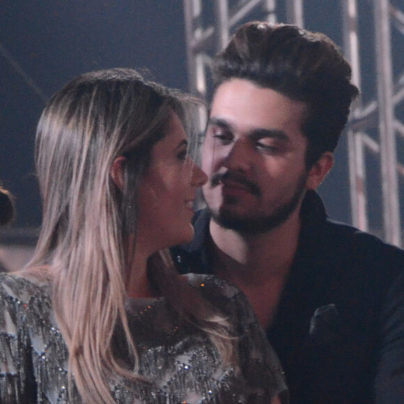 Luan Santana contou que conheceu a namorada, Jade Magalhães, durante um show