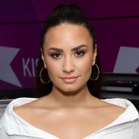 Demi Lovato explica orientação sexual: 'Saio tanto com homens quanto mulheres'