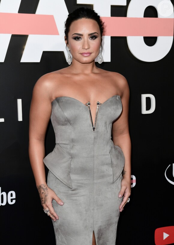Demi Lovato falou sobre sua luta contra dependência de drogas e álcool
