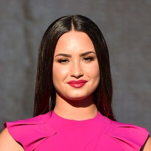 Demi Lovato lançou o documentário 'Simply Complicated' , pelo YouTube