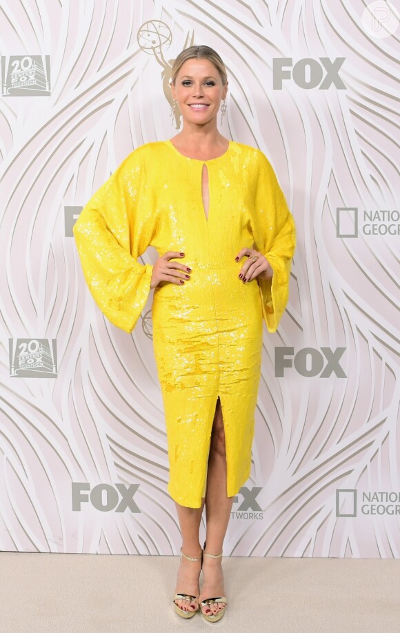 A atriz norte-americana Julie Bowen vestiu Jeffrey Dodd, coleção resort 2018, no after party do Emmy Awards 2017, em 17 de setembro