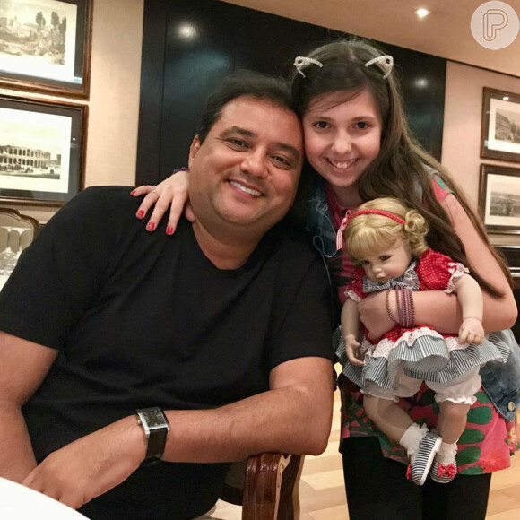 Geraldo Luis presenteou a filha de Luciana Lacerda, namorada de Marcelo Rezende