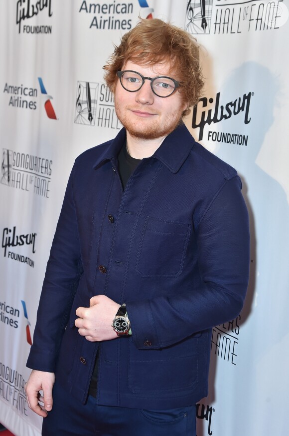 Ed Sheeran anunciou que, possívelmente, ficará afastado dos palcos por um mês