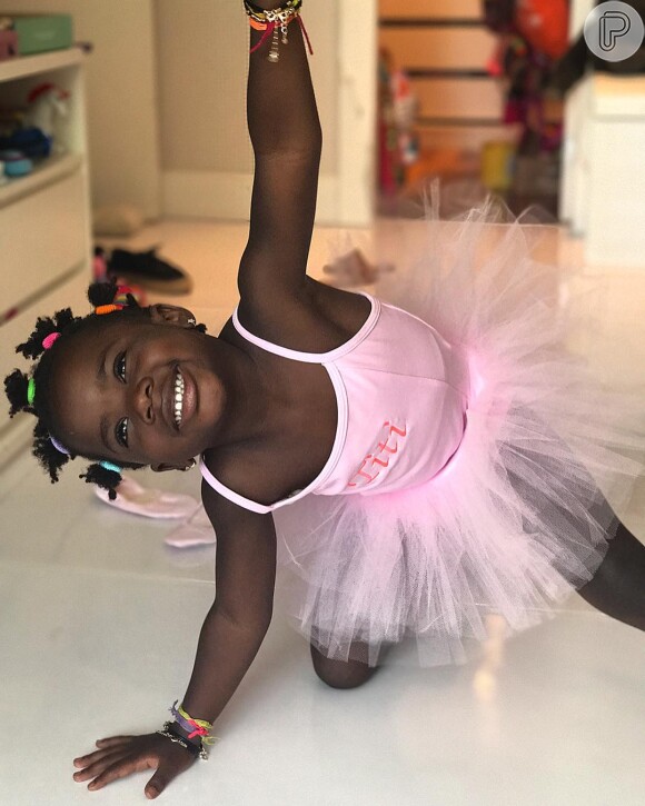 Giovanna Ewbank exibiu a filha, Títi, vestida de bailarina e com novo penteado em seu Instagram, nesta quarta-feira, 18 de outubro de 2017