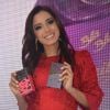 Anitta lança perfume em São Paulo e deixa evento com limousine personalizada