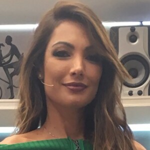 A apresentadora Patricia Poeta costuma fazer sucesso com seus looks elegantes e descolados no 'É De Casa'