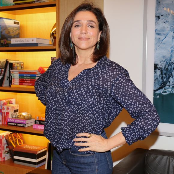 Aos 54 anos, Marisa Orth comemora elogios sobre sua boa forma: 'O pessoal está me achando bem conservada. Tenho escutado umas coisas muito legais. 'Nossa, você ainda está bonita, hein?' Eu fico bem feliz''