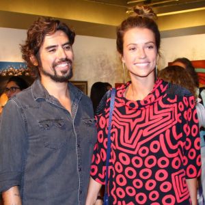 Juliana Didone está grávida de quatro meses do artista plástico Flávio Rossi. Casal ainda não sabe sexo do bebê