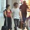 Caio Blat e Luisa Arraes foram vistos juntos no aeroporto Santos Dumont, no Rio, nesta quinta-feira, 19 de outubro de 2017