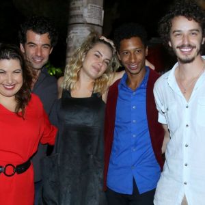 Elenco da novela 'A Força do Querer' se encontrou em restaurante