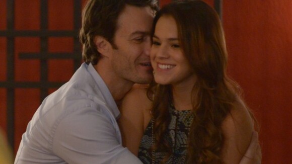 'Em Família': Laerte e Luiza se beijam na frente de André e ele fica incomodado