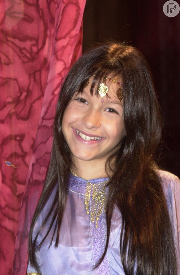 Carla Diaz viveu Khadija, filha de Jade (Giovanna Antonelli), na novela 'O Clone' (2002)