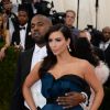 Kim Kardashian e Kanye West não vão televisonar o casamento, em 7 de maio de 2014