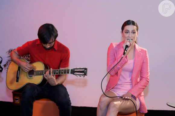 Sophia Abrahão cantou seus sucessos no pocket show em São Paulo