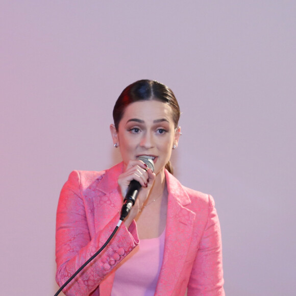 Sophia Abrahão cantou seus sucessos no pocket show em São Paulo