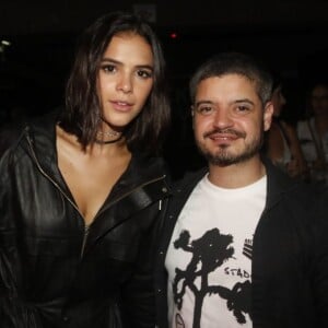 Bruna Marquezine posa com Dorival Perez, o Pinguim, no camarote Stadium, no estádio do Morumbi, em São Paulo