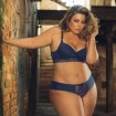 Modelo plus size Fluvia Lacerda posa sensual em campanha de lingerie. Veja fotos